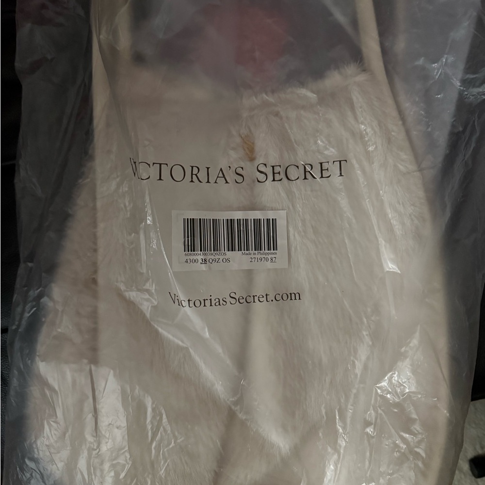 Victorias Secret PINK Cream Faux Fur Tote Bag - Picture 4 of 4
